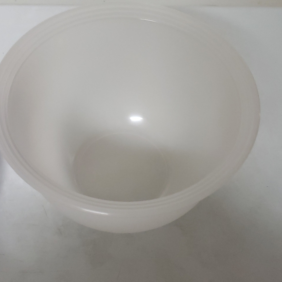 TUPPERWARE - Picture 3 of 3